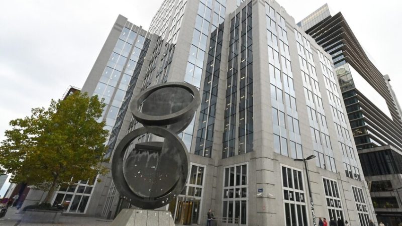 مصادر: منصة “يورو كلير” تبدأ بالإفراج عن أصول روسية بدون الترخيص الأمريكي