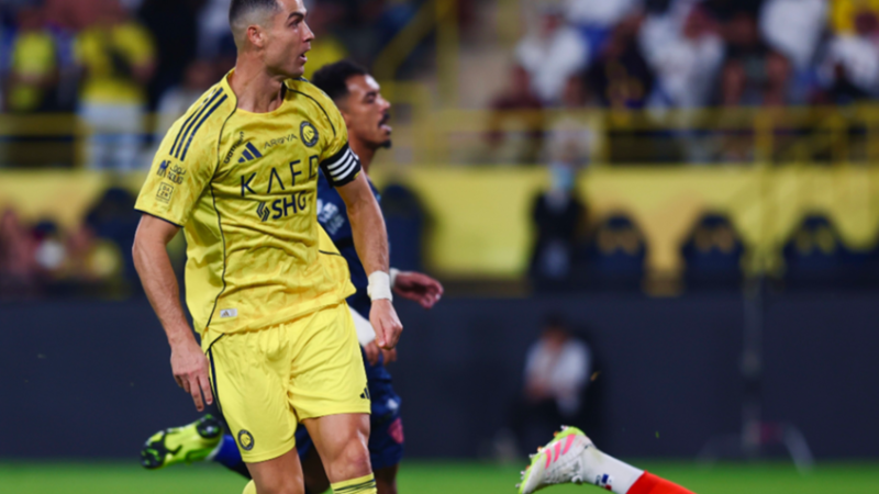 رونالدو يضيء مباراة النصر بثنائية ويقوده لفوز “قاتل” على الفيحاء (فيديو)