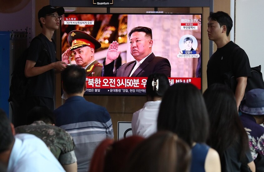 كيم جونغ أون يتفقد قيادة فيلق النخبة في الجيش الكوري ويشيد بجاهزية القوات (صور)