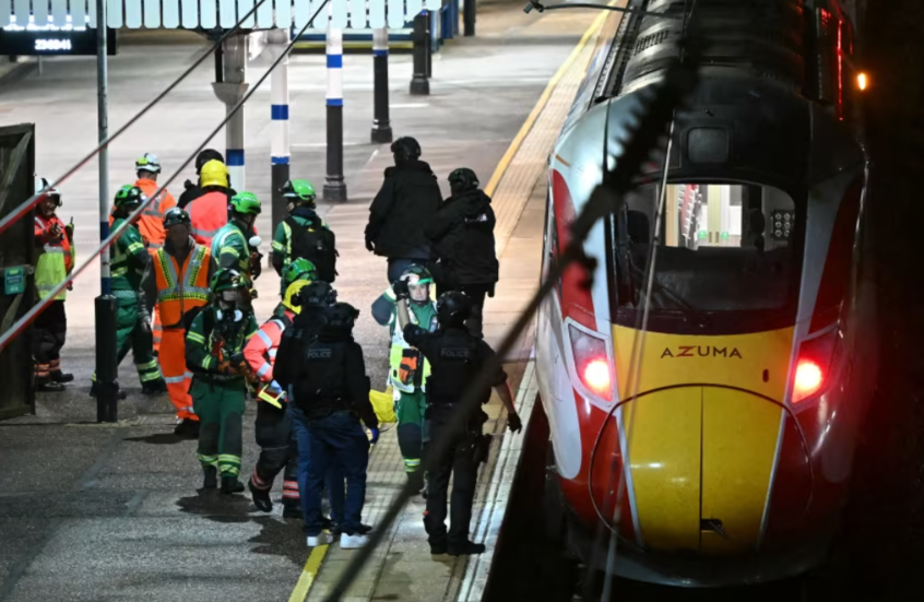 بريطانيا.. شهود عيان يروون تفاصيل مروعة عن هجوم القطار (فيديو)