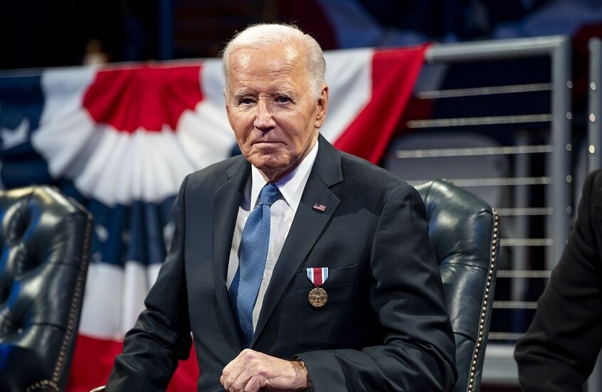 مستشار بايدن يصف مرضه قبل الانسحاب من الانتخابات الرئاسية الأمريكية بأنه “صفعة من الرب”