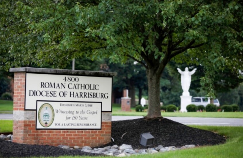 اعتذار بعد صدمة.. مدرسة كاثوليكية تثير الجدل بعربة “هالوين” تحمل رموزا مرتبطة بالمحرقة