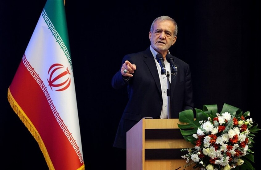 بزشكيان يتفقد محطة نووية ويلتقي كبار مسؤولي الصناعة الذرية في إيران (فيديو)