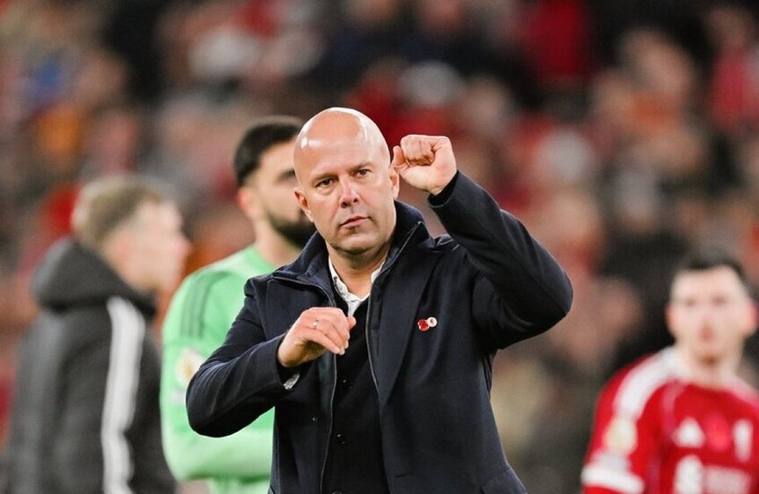 أسطورة ليفربول يدافع عن أرني سلوت ويرد على مطالب إقالته