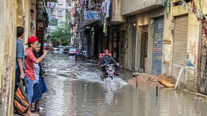 مصر.. وزارة الري تؤكد جاهزيتها لمواجهة السيول وتوجه تحذيرا بشأن “المخرات”