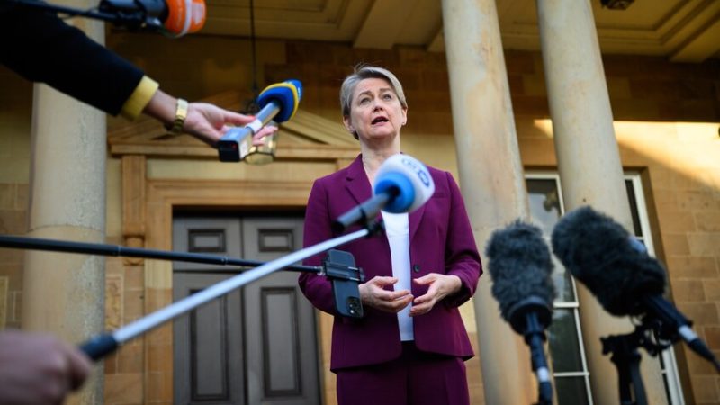 وزيرة الخارجية البريطانية: أهالي غزة لا يمكنهم الانتظار للحصول على معونات