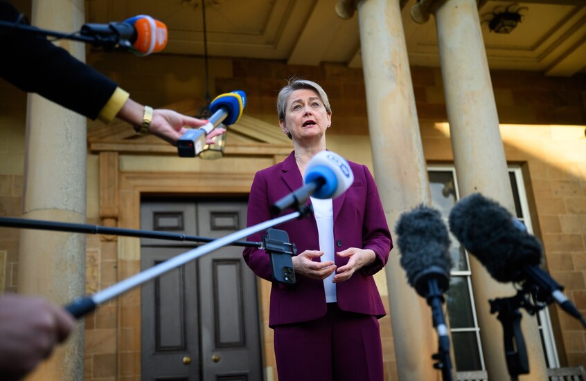 وزيرة الخارجية البريطانية: أهالي غزة لا يمكنهم الانتظار للحصول على معونات