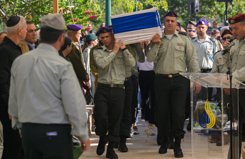 إسرائيل تكشف عن هوية الجثث الثلاث التي سلمتها “القسام”