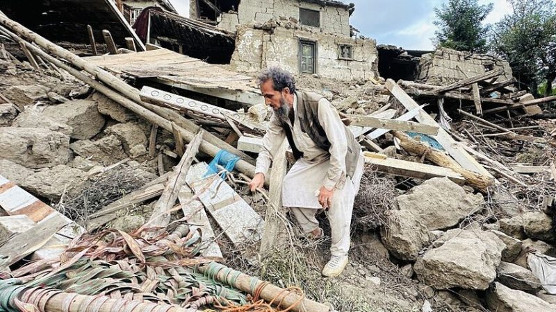 لحظة وقوع الزلزال المدمر في أفغانستان (فيديوهات)