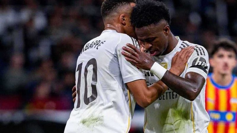 فينيسيوس جونيور يوجه رسالة إلى مبابي بعد إهداره ركلة الجزاء أمام فينيسيا (صورة)