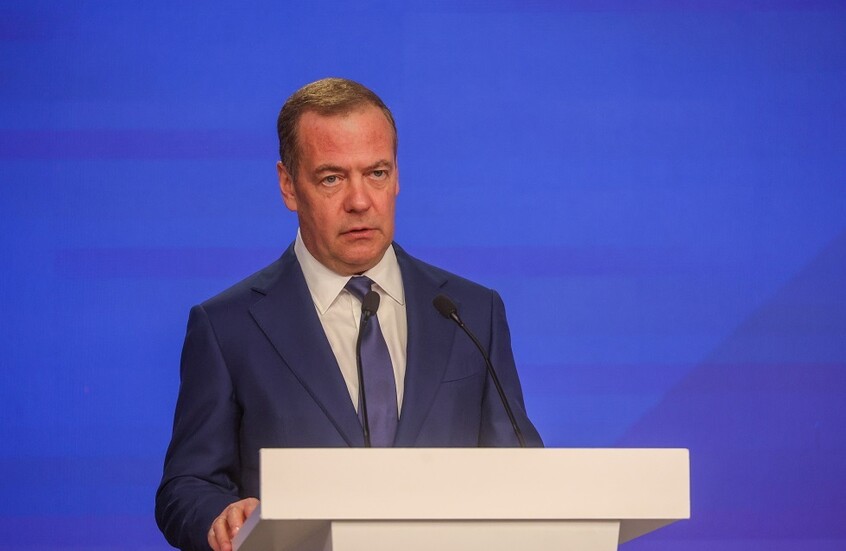 مدفيديف: الغرب أرسل إلى أوكرانيا 500 مليار يورو ونظام كييف سرق كميات ضخمة منها