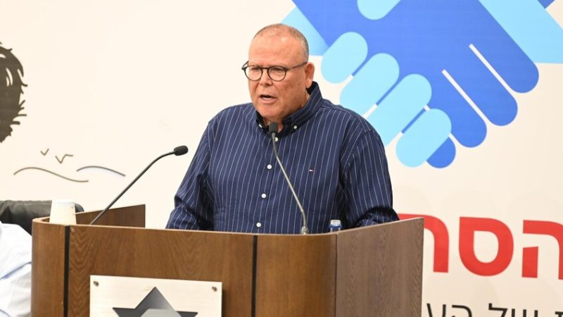 زلزال داخل إسرائيل.. اعتقال رئيس “الهستدروت” وزوجته في أكبر قضية فساد 