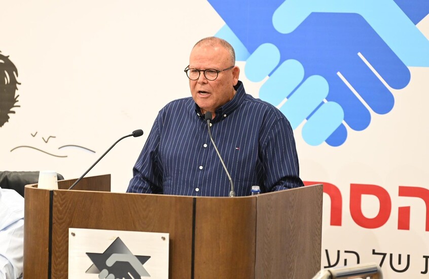 زلزال داخل إسرائيل.. اعتقال رئيس “الهستدروت” وزوجته في أكبر قضية فساد 