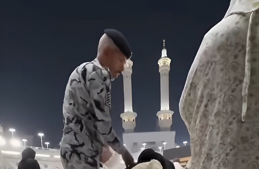 معتمر مصري يُضرب في الحرم المكي الحرام أمام زوجته .. فيديو يهز “فيسبوك”