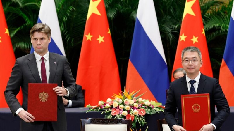 روسيا والصين توقعان خارطة الطريق للتعاون في مجال الملاحة