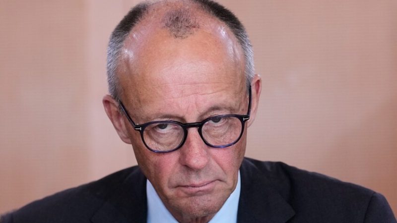 المستشار الألماني يدعو الشرع لزيارة برلين ويقول: الحرب في سوريا انتهت ولم يعد هناك ما يبرر اللجوء