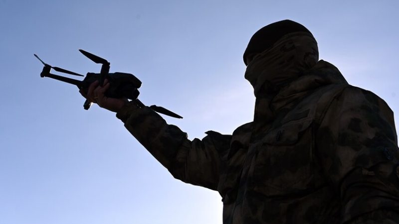 درونات أوكرانية تقتل مدنيين في قرية بتروفبافليفكا قرب كوبيانسك (فيديو)