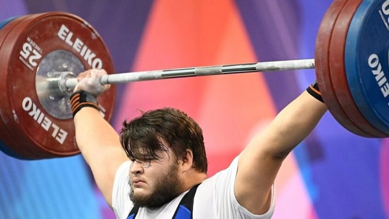 رباع روسي يحقق 3 أرقام قياسية في بطولة أوروبا لرفع الأثقال (فيديو)