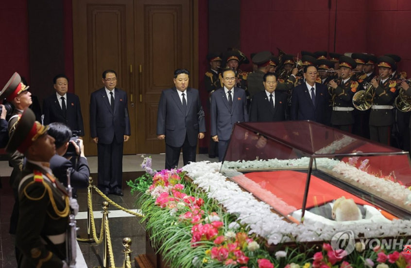 كوريا الشمالية تودع “كبير دبلوماسييها” بمشاركة كيم