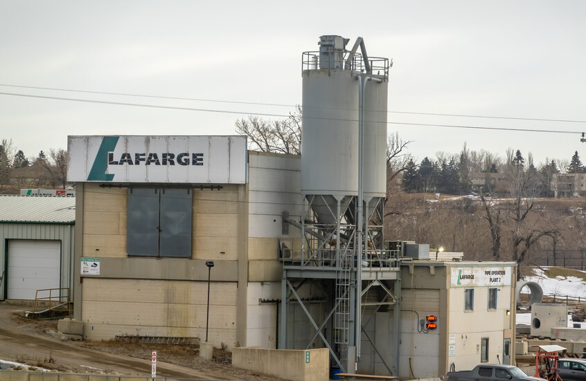 فرنسا: بدء محاكمة شركة لافارج بتهمة تمويل الإرهاب على خلفية مصنعها للإسمنت بسوريا