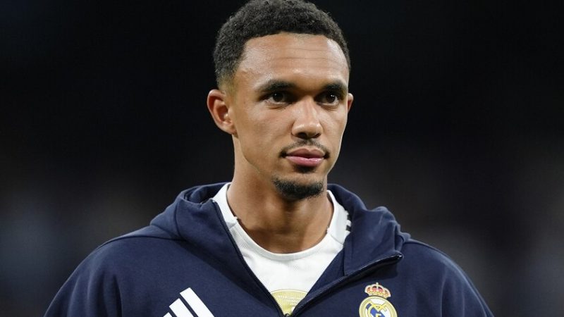 جماهير ليفربول تصدم أرنولد العائد إلى “أنفيلد”.. صورة