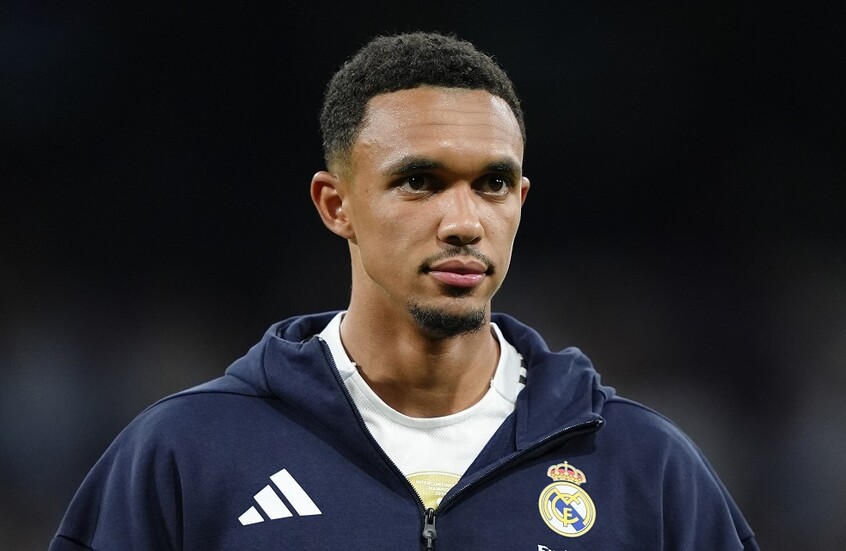 جماهير ليفربول تصدم أرنولد العائد إلى “أنفيلد”.. صورة