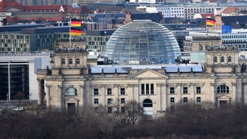 برلين تقدم عروضا نقدية مغرية للأفغان مقابل التخلي عن طلبات اللجوء إلى ألمانيا