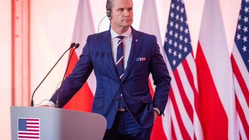 البنتاغون: مقتل شخصين بضربة أمريكية استهدفت قارب مهربين في المحيط الهادئ (فيديو)