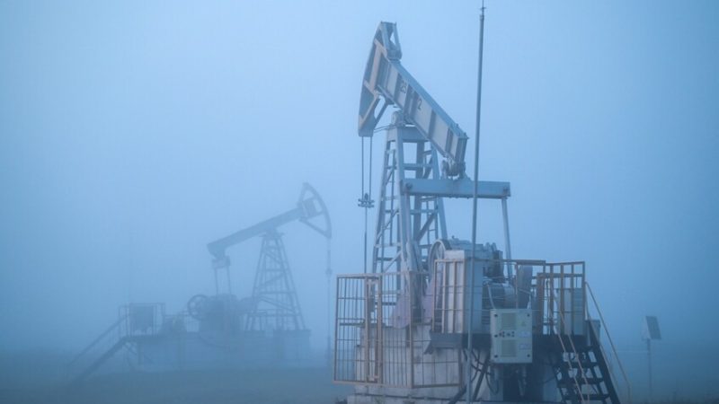 صعود طفيف لأسعار النفط مع مراقبة مؤشرات السوق