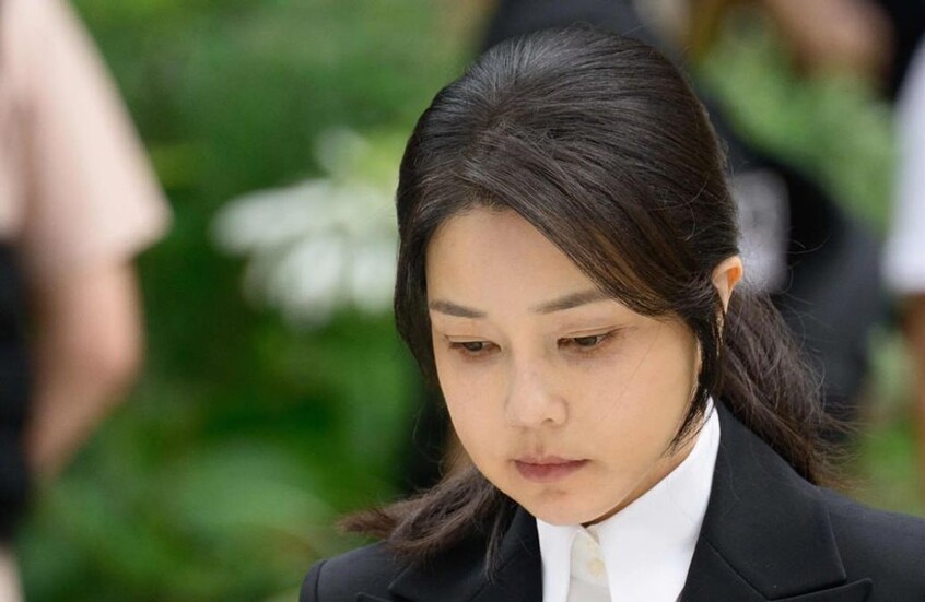 كوريا الجنوبية.. السيدة الأولى السابقة تعترف بتلقيها حقيبتي شانيل