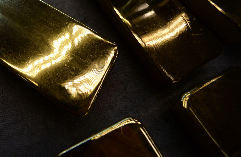 الذهب يعاود الصعود بعد هبوطه لأدنى مستوى أسبوعي