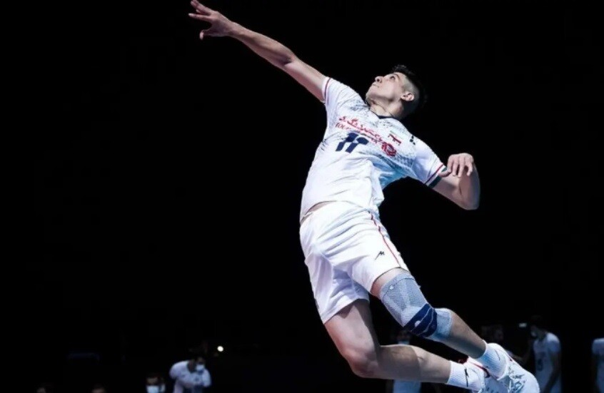 أصيب في قطر… وفاة نجم الطائرة الإيراني صابر كاظمي بسن الـ26 عاما