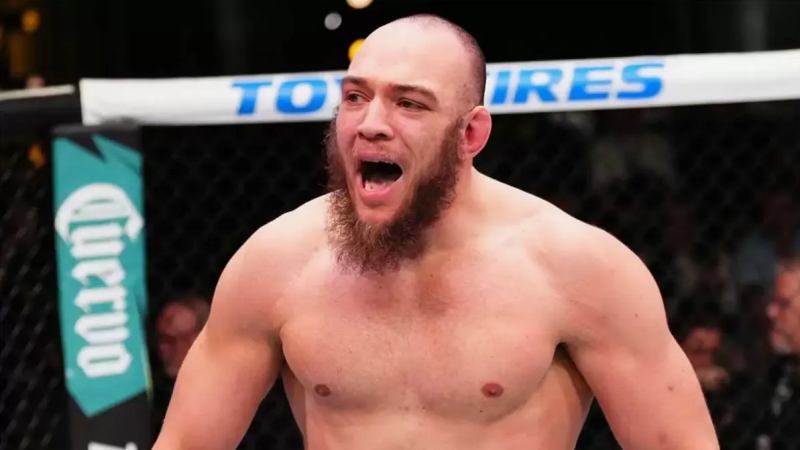 مقاتل برازيلي يعيش في روسيا يوضح سبب لقبه الغريب “الوحش النظيف”