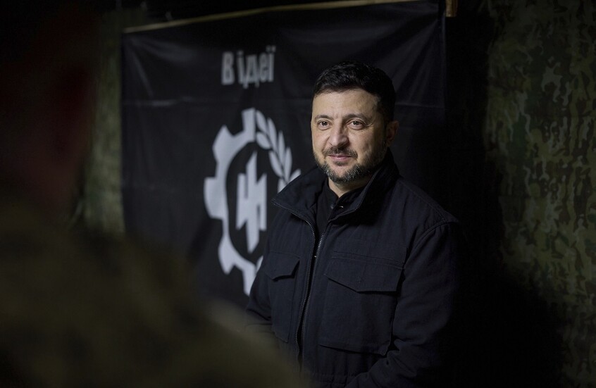 أستاذ نرويجي يعلق على تكريم زيلينسكي لجنود يحمل زيهم شعارا نازيا (صور)