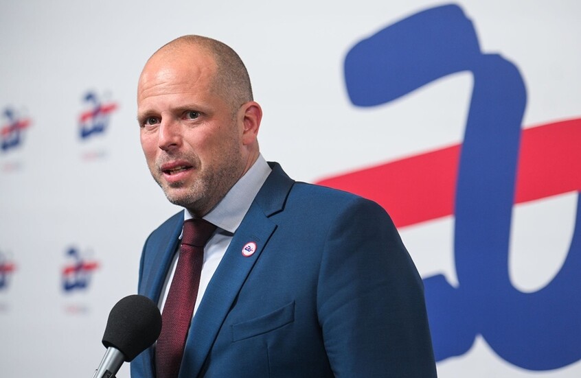 جدل في بلجيكا.. وزيرة الدفاع السابقة تنتقد تصريحات  خلفها حول روسيا وتصفها “بالاستفزازية”