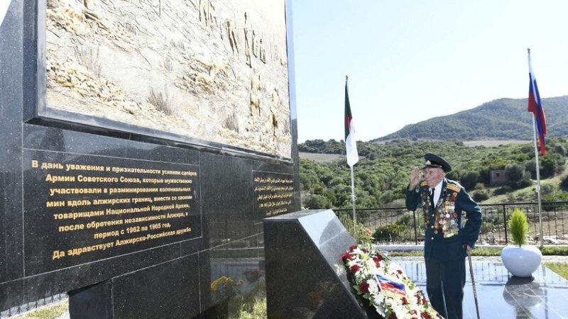 الجزائر.. تدشين نصب تذكاري تخليدا لذكرى الجنود الروس المشاركين في نزع الألغام بحضور البطل بافلينكو
