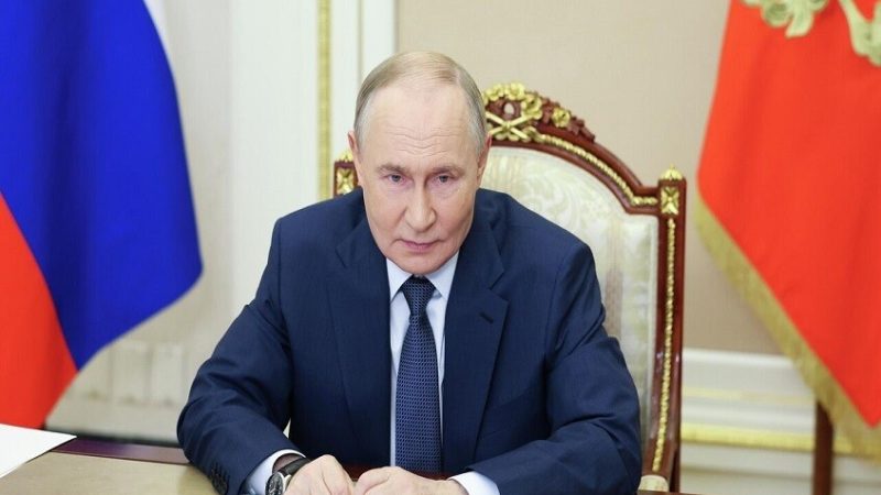 بوتين يوقع مرسوما بشأن منح الجنسية للأجانب