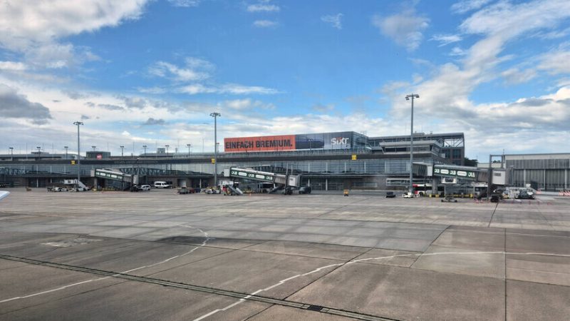 ألمانيا.. إغلاق مطار هانوفر بعد رصد طائرة مسيّرة قرب مدرج الهبوط