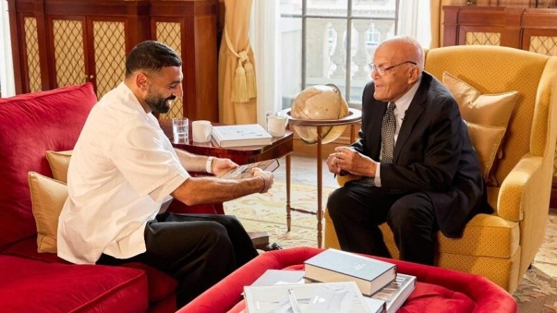 مصر.. لقاء تاريخي بين محمد صلاح ومجدي يعقوب