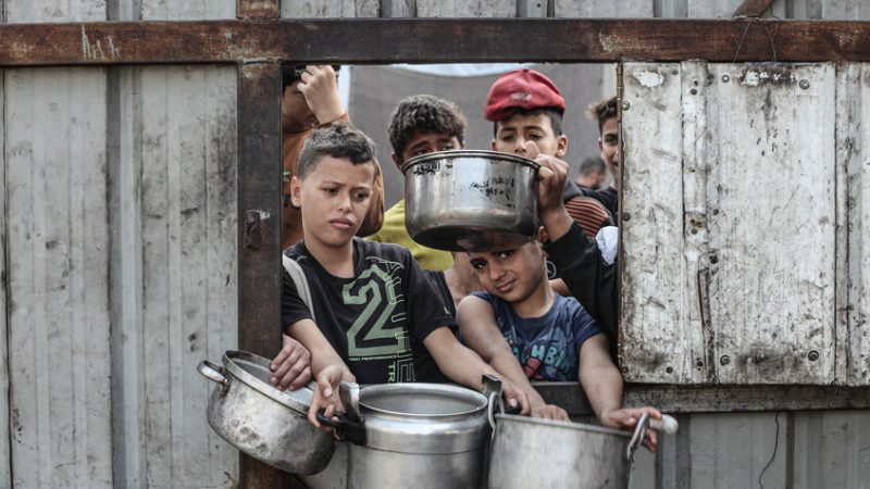 غزة: إسرائيل منعت وصول ثلثي المساعدات للقطاع منذ سريان وقف إطلاق النار