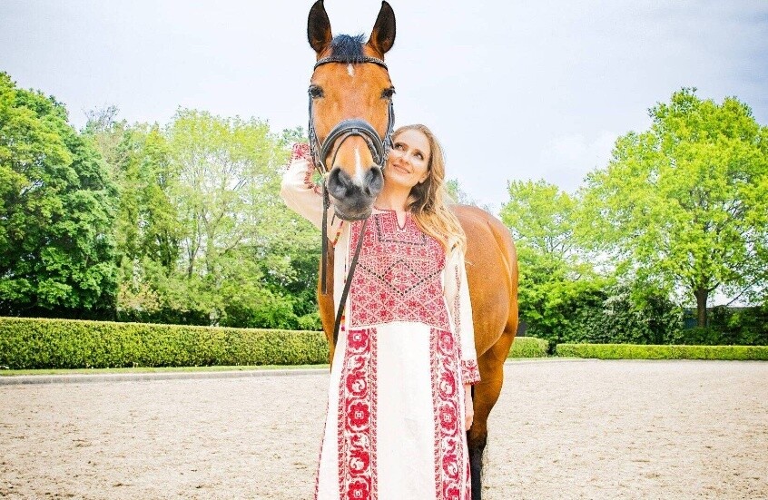 فارسة فلسطينية تحقق إنجازا تاريخيا في اتحاد الفروسية العالمي