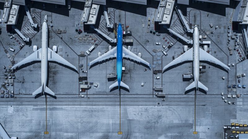 تسارع إلغاء الرحلات الجوية الأمريكية مع امتثال شركات الطيران لأمر إغلاق الحكومة