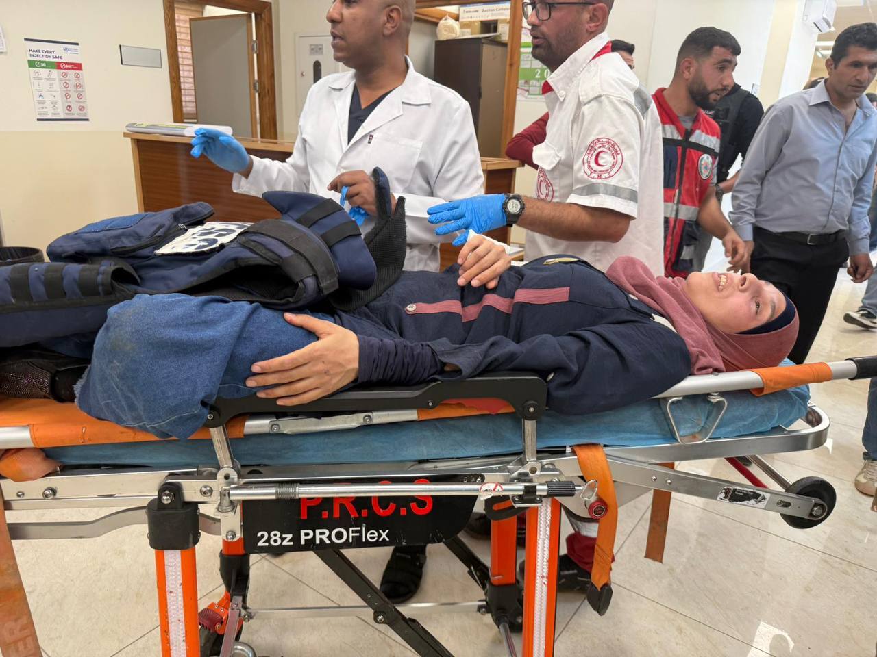  مستوطنون يعتدون على مسعفين ومتضامنين أجانب خلال قطف الزيتون (صور)