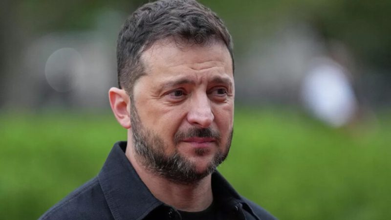 زاخاروفا تسخر من زيلينسكي وتربط “الهجمات الانتحارية” للقوات الأوكرانية بحبه الطفولي لماكنة فرم اللحم