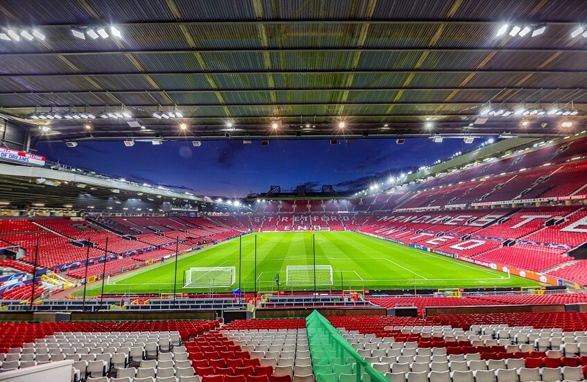 “المبيت” في مسرح الأحلام.. مانشستر يونايتد يفتح أبوابه أمام المشردين