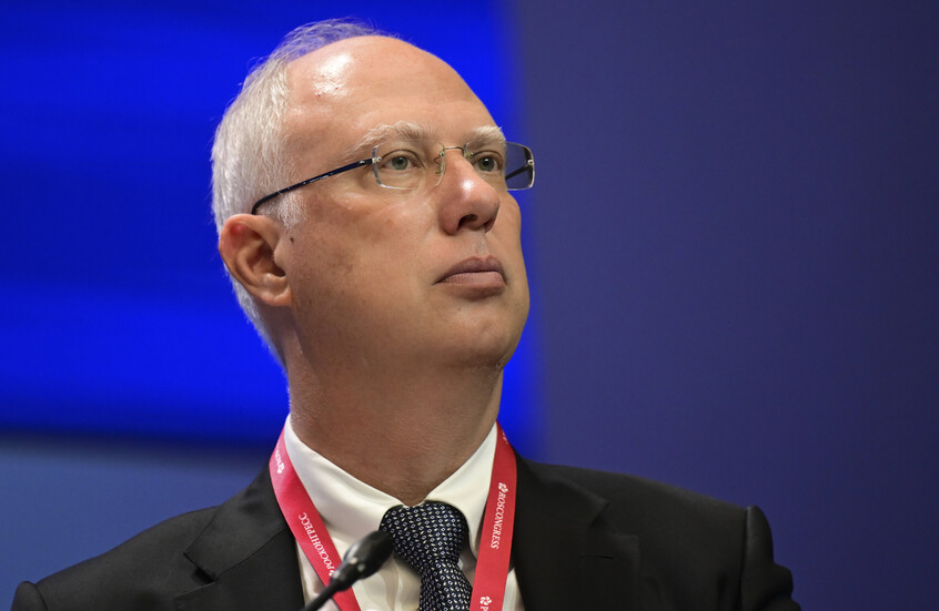 دميترييف يعلق على استقالة إدارة هيئة الإذاعة البريطانية