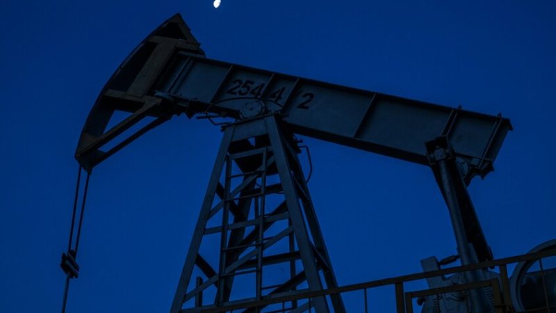 صعود أسعار النفط مدفوعة بإنهاء إغلاق الحكومة الأمريكية