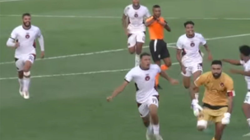 حارس مرمى مغربي يسجل هدفا “قاتلا” وينقذ فريقه من الخسارة (فيديو)