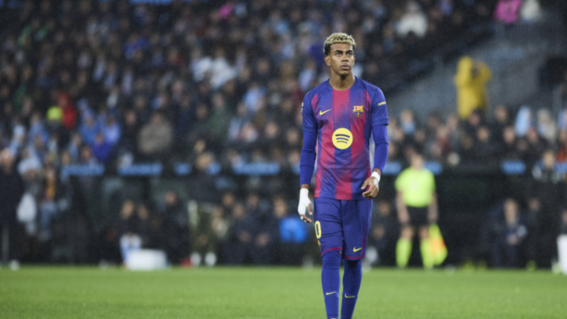 لامين جمال ينتقد تكتيك هانزي فليك في مباراة برشلونة وسيلتا فيغو (فيديو)