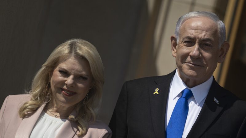 سارة نتنياهو تثير غضبا كبيرا في طبريا